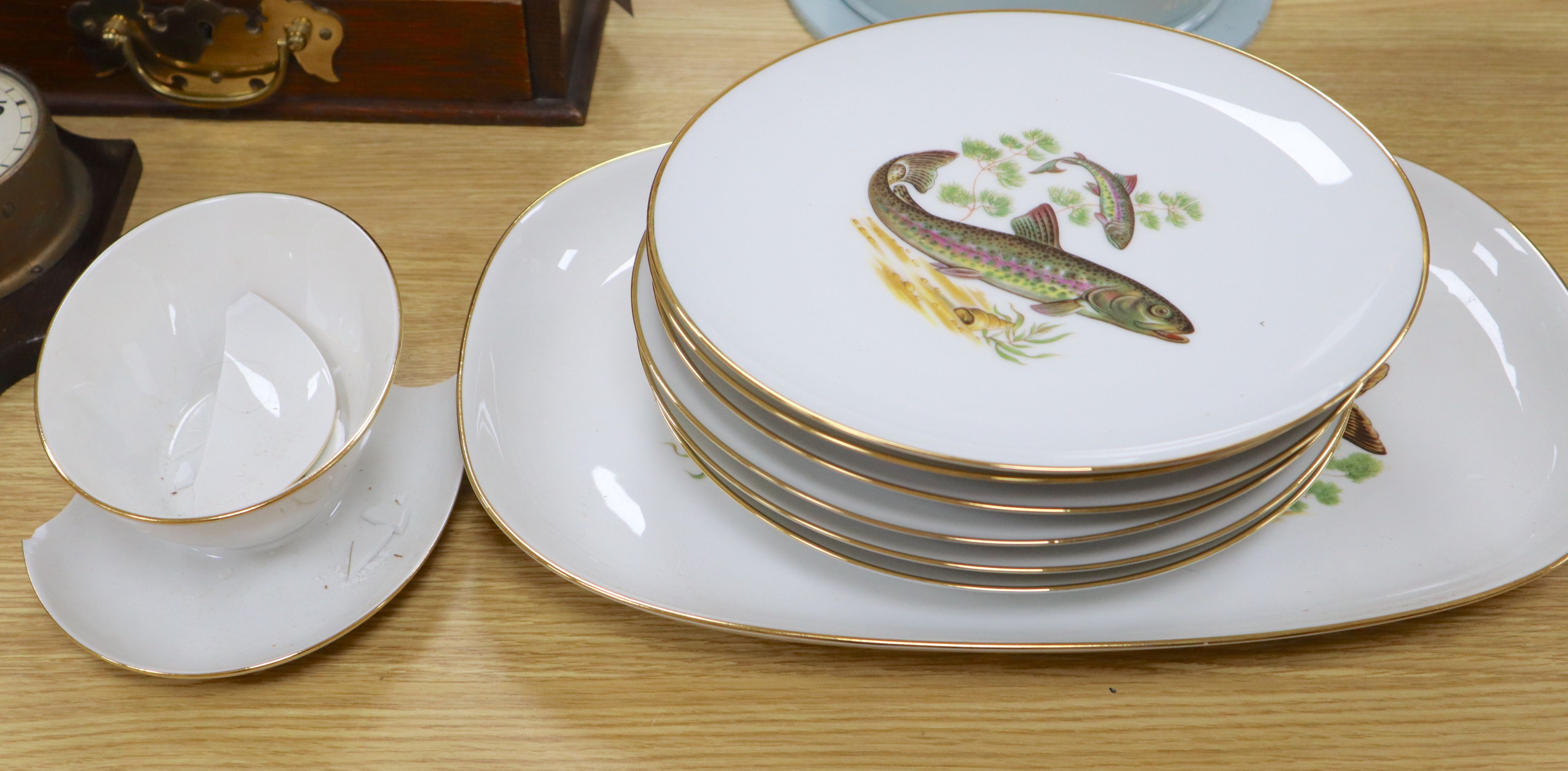 A Josef Kuba painted porcelain Fish part service (sauceboat a.f.)